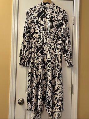 Black & White Abstract Print Midi Dress Stand up Collar Shark Bite Hem. Small